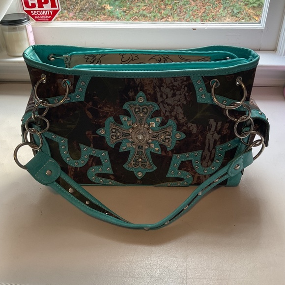 Western Style Camouflage Cross Studded Handbag - Picture 10 of 15